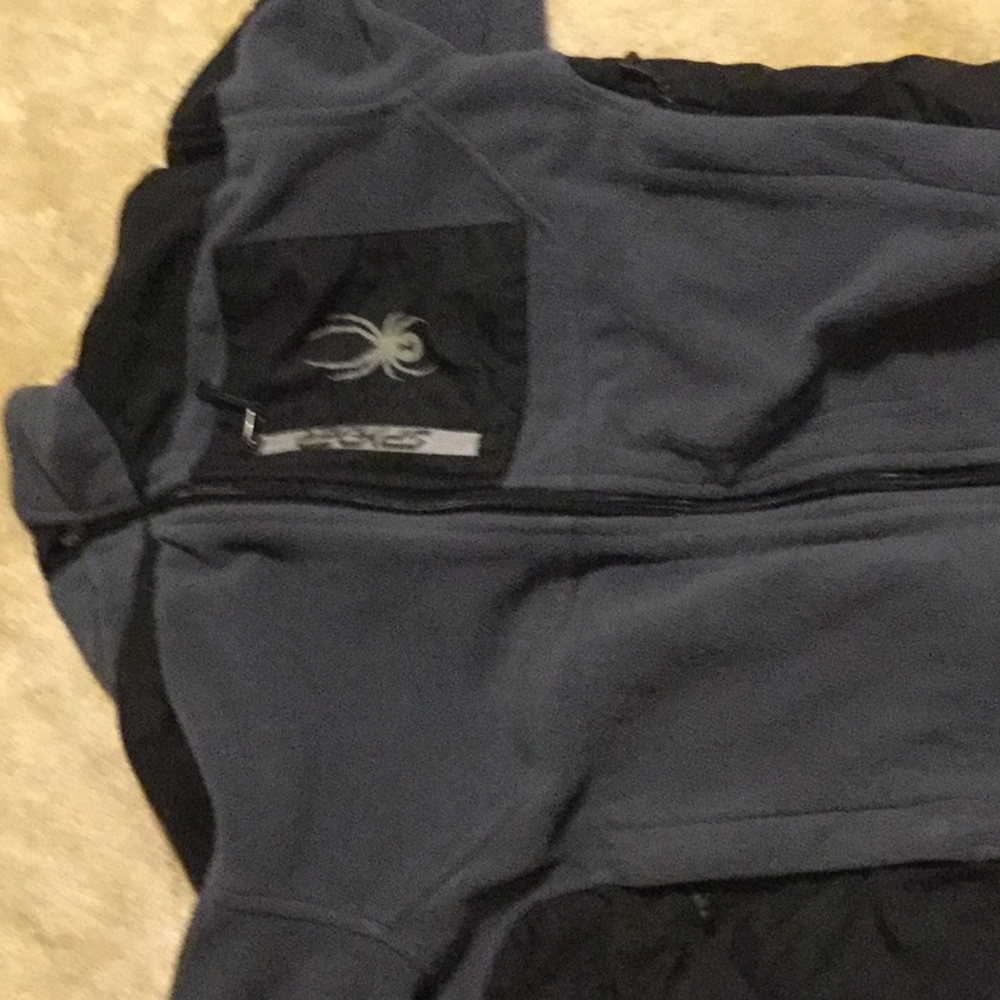 Spider fleece with pocket detail